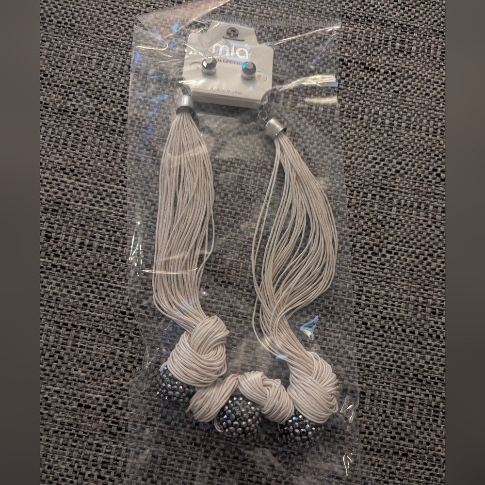 MIA Silver and Cream Knot Necklace
